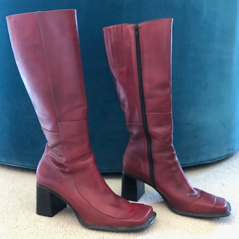 Size 9 crimson/red leather dress boots